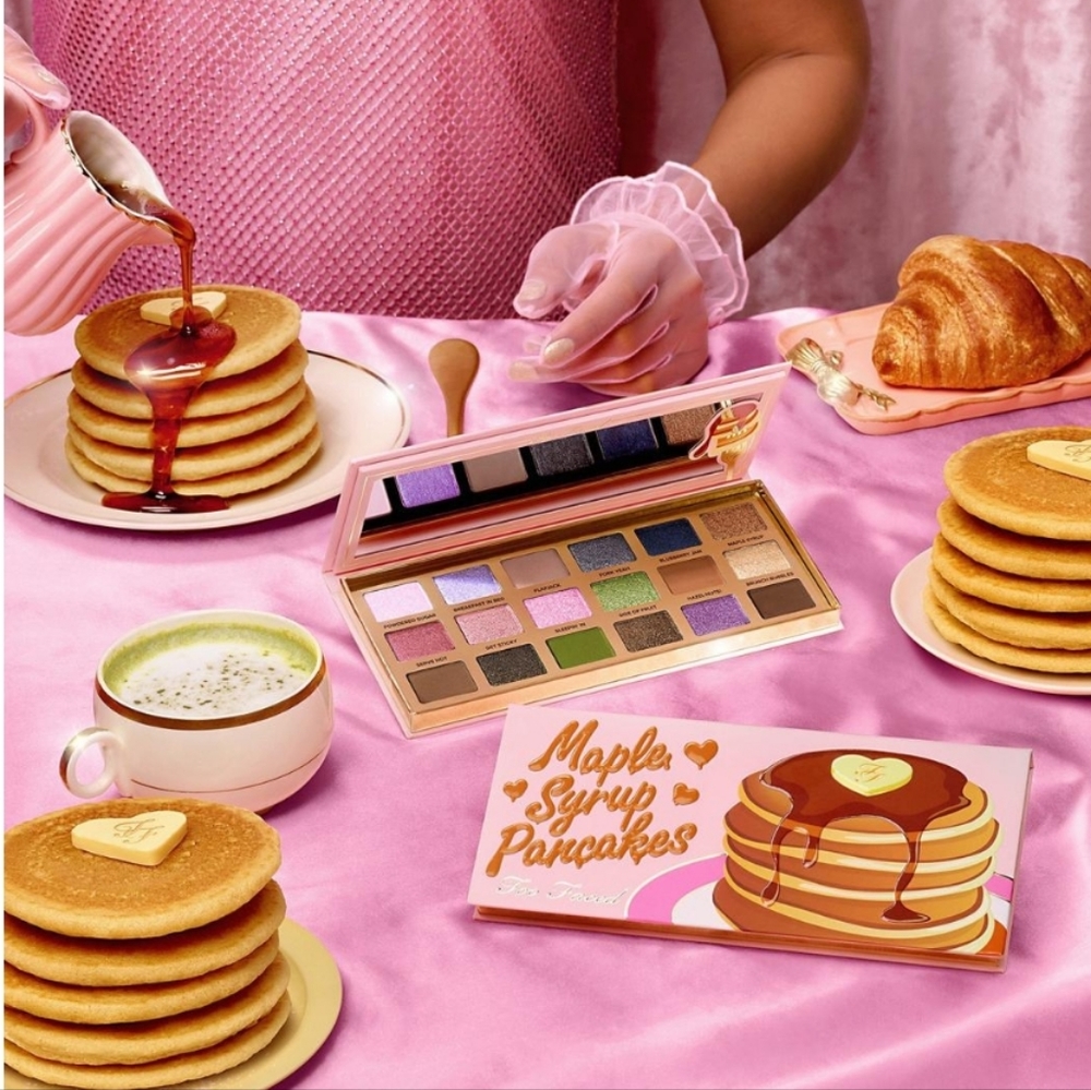 TOO FACED LIMITED EDITION MAPLE SYRUP PANCAKES EYESHADOW PALETTE.